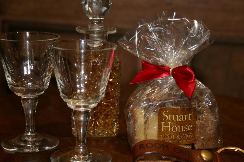 Stuart House Boutique Bedrooms 스토우온더올드 외부 사진